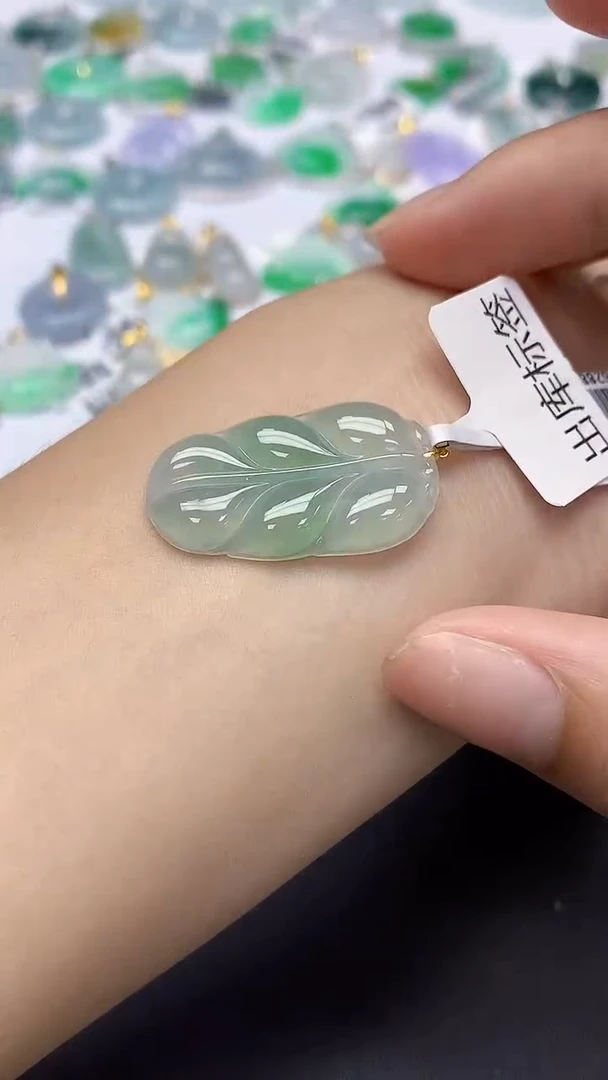 翡翠18K金镶嵌颈饰天然缅甸a货翡翠