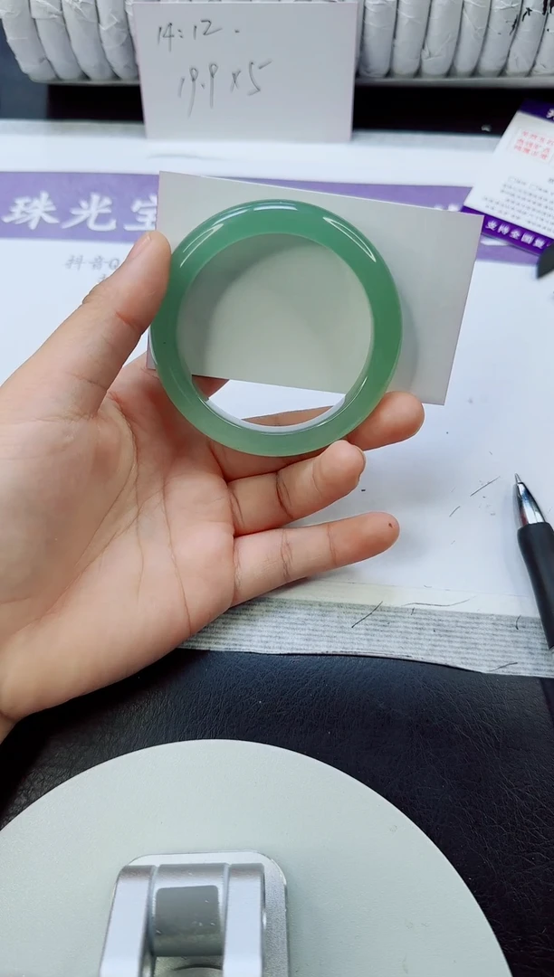 未镶嵌手镯石英质玉37/54.4