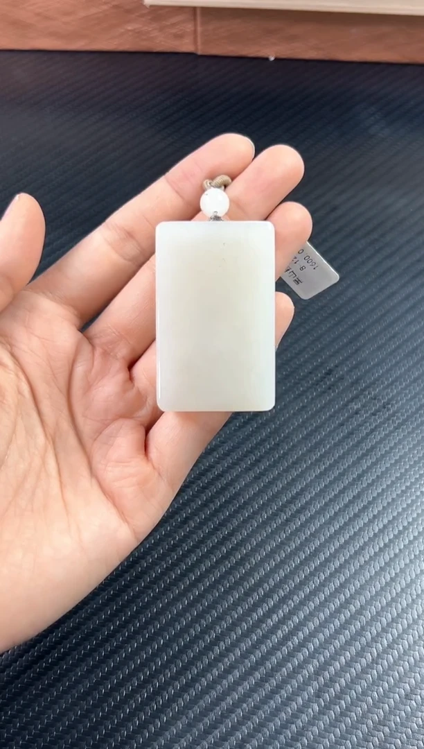 吊坠(赠链)未镶嵌和田玉黑山微色差