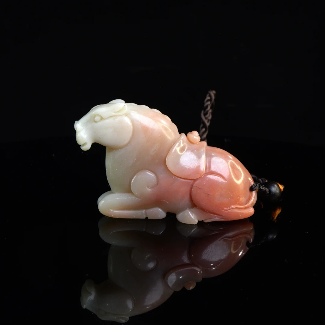 Lot.4.水洞高山马上有财手把件128.3克8.8x2.5x5.3cm