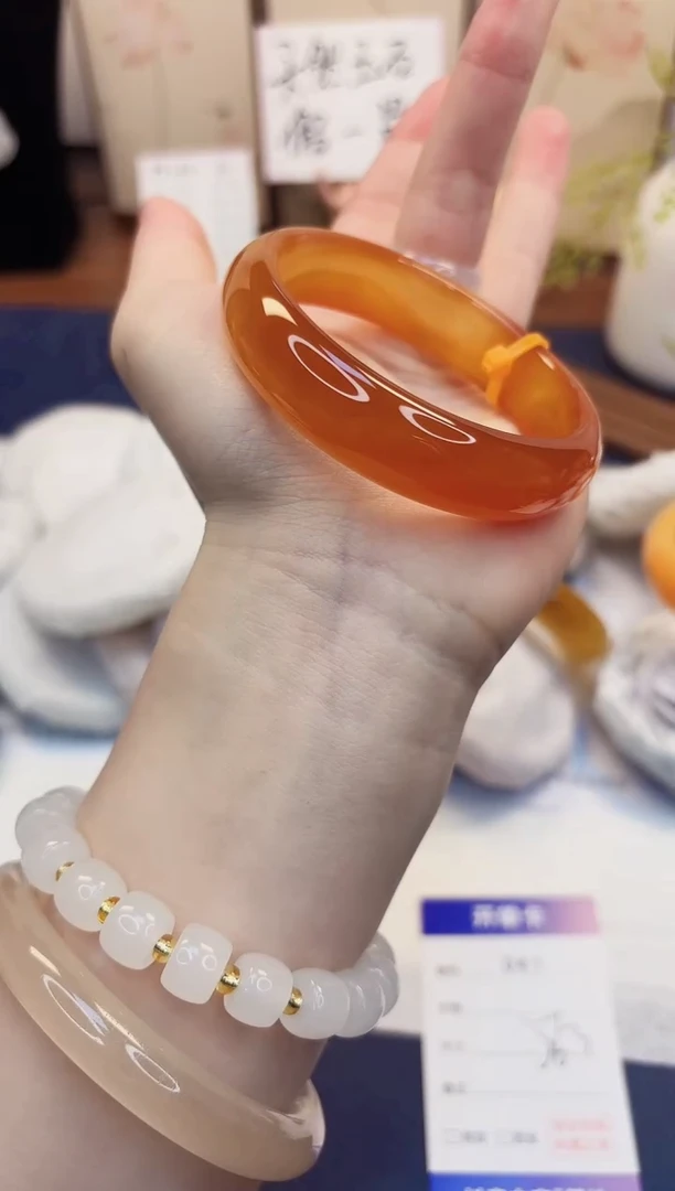 【闪购商品】石英质玉手镯未镶嵌41-玛瑙-圈口56