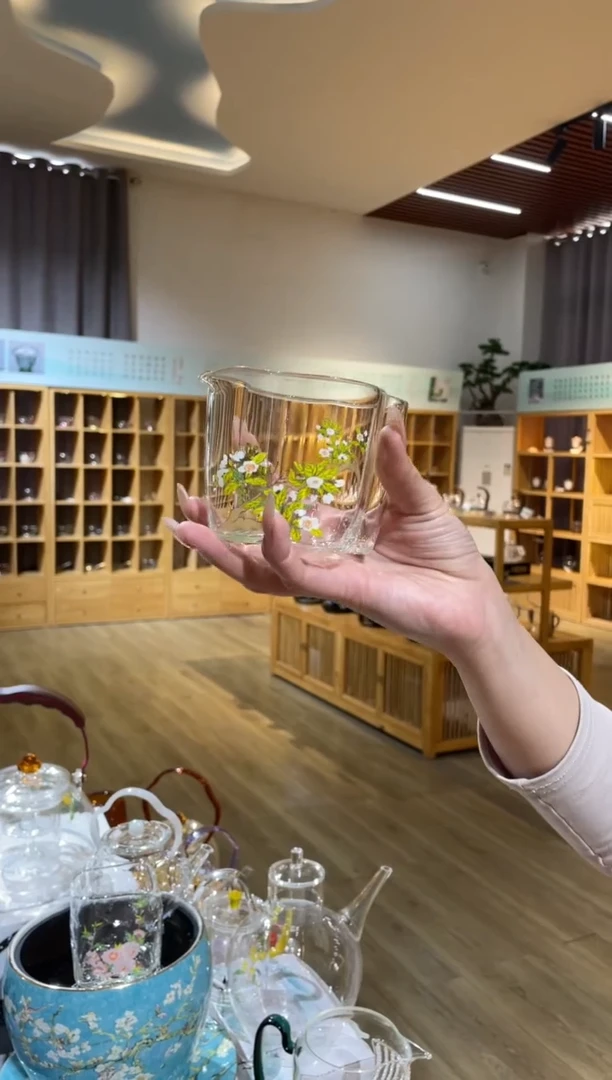 手工艺品玻璃梨花白燕云朵公杯