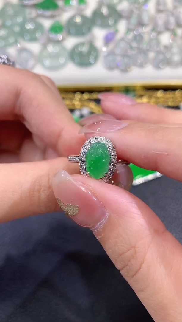 18K金镶嵌戒指翡翠A17