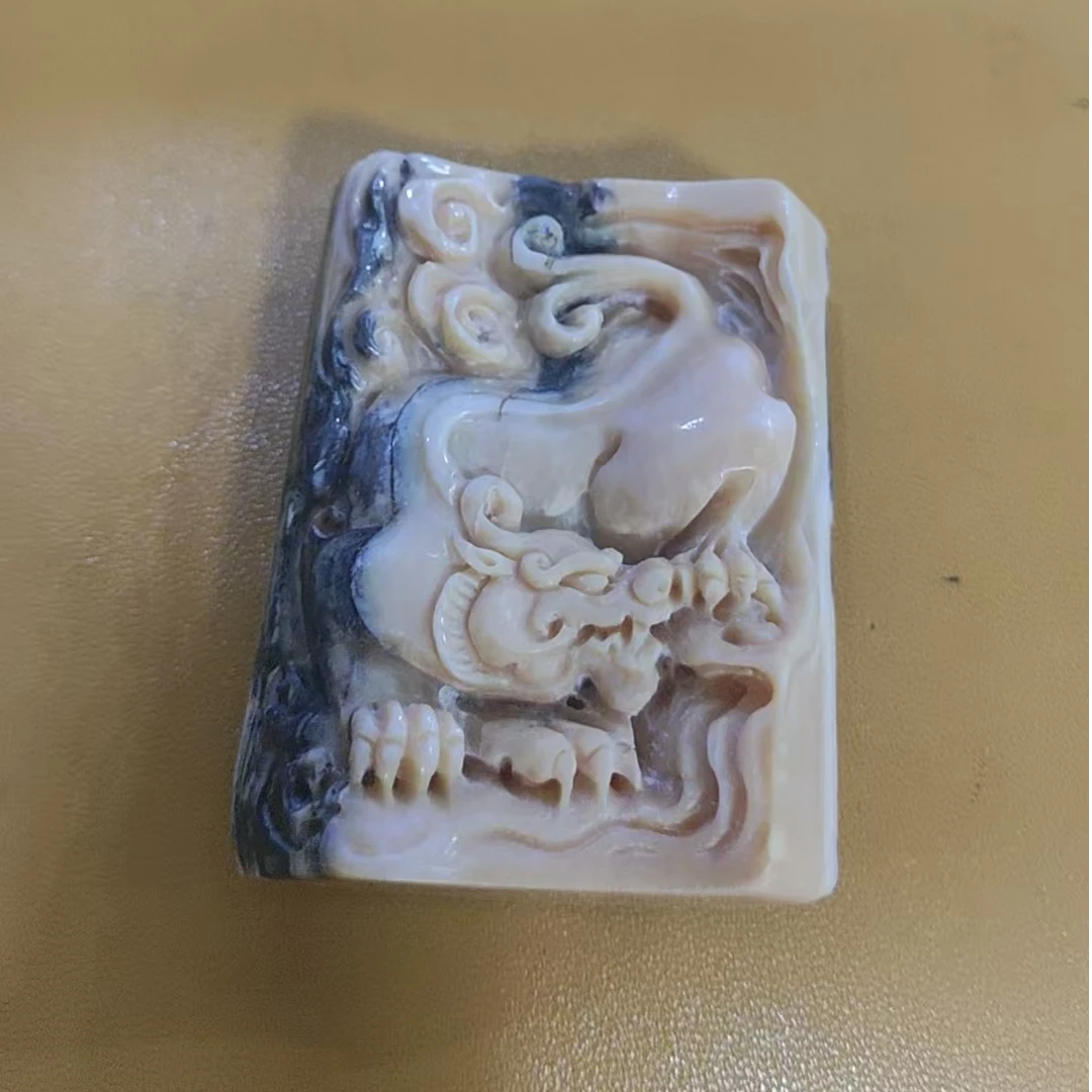 猛犸约48克雕刻件XY413