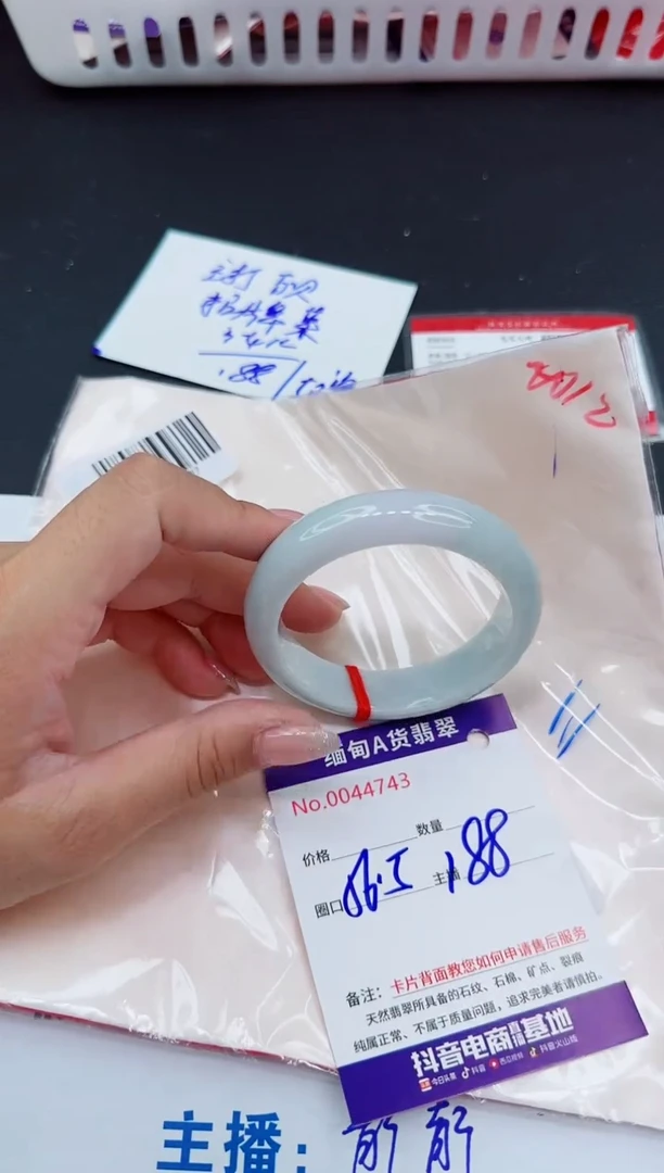 未镶嵌手镯翡翠