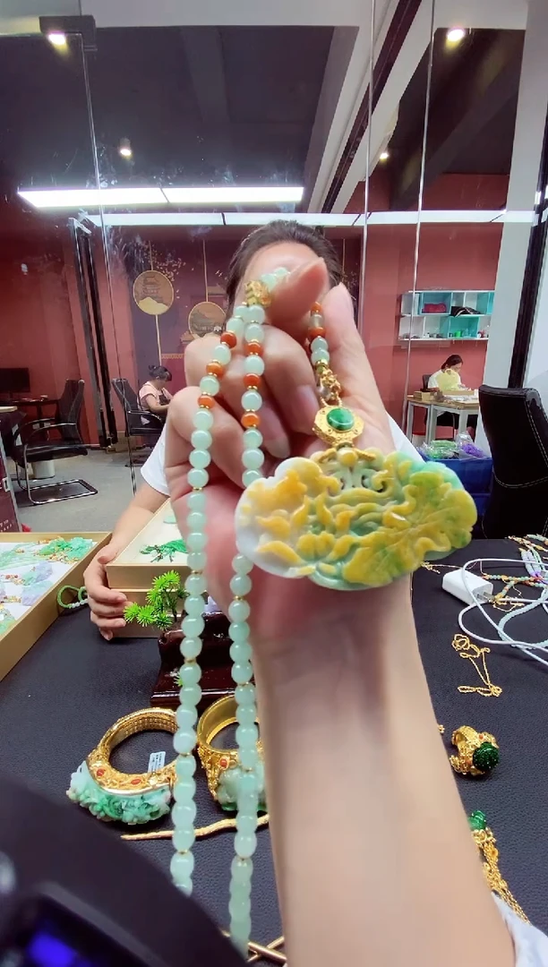 翡翠未镶嵌颈饰翡翠吊坠