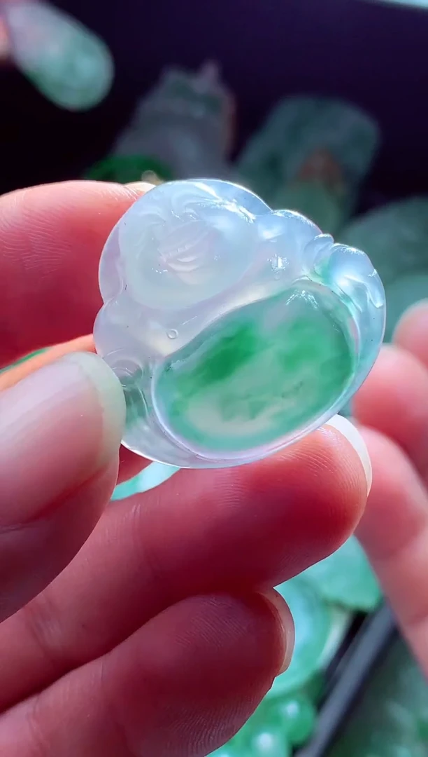 未镶嵌定制翡翠阔****?翡翠毛货定制