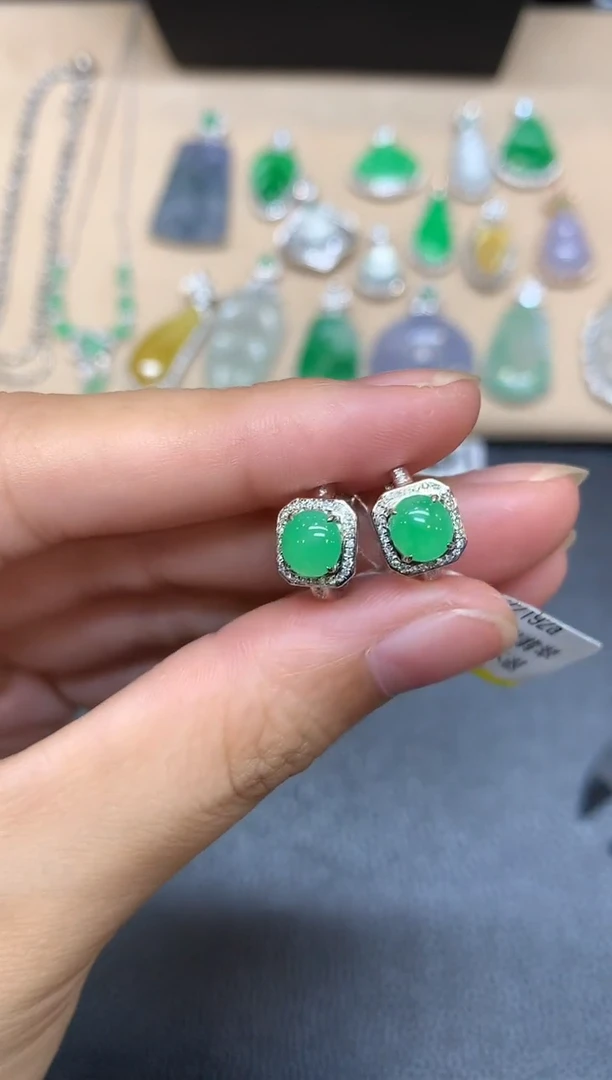 18K金镶嵌翡翠耳饰蛋面【无服务费