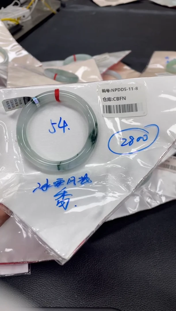 翡翠手镯未镶嵌翡翠手镯1
