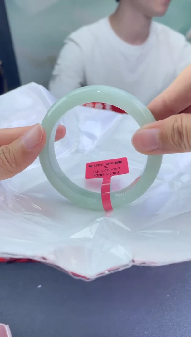 翡翠手镯未镶嵌1翡翠手镯