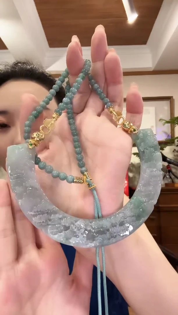 翡翠未镶嵌颈饰国风