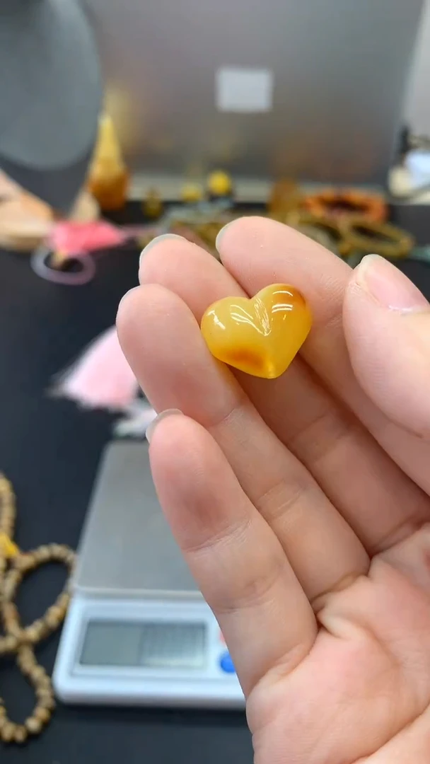 未镶嵌琥珀珠宝奇石676