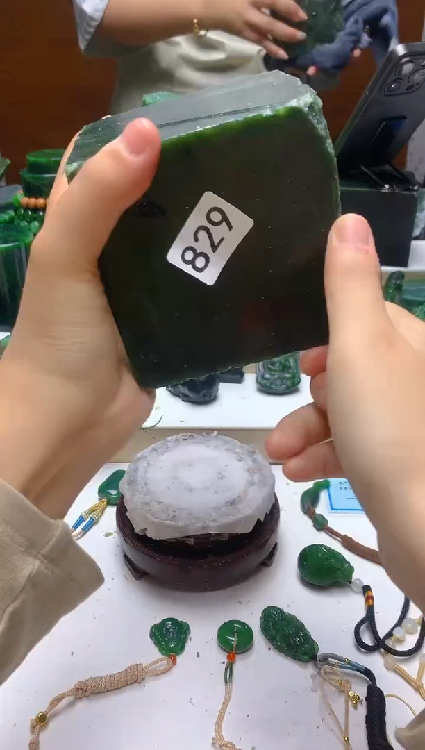 未镶嵌和田玉（碧玉）珠宝半成品0
