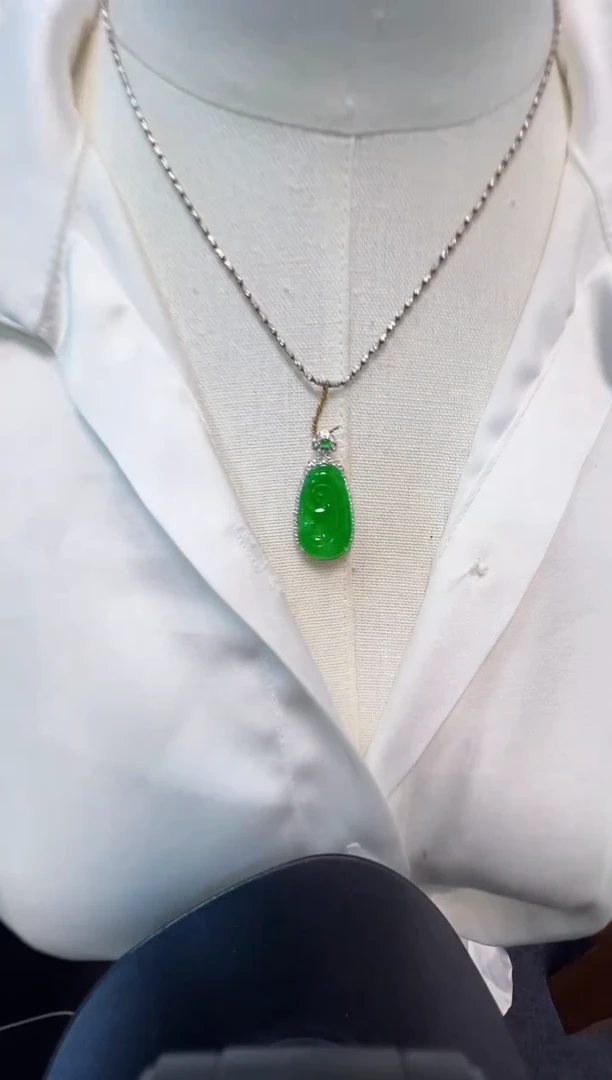 吊坠(不含链)18K金镶嵌翡翠8800