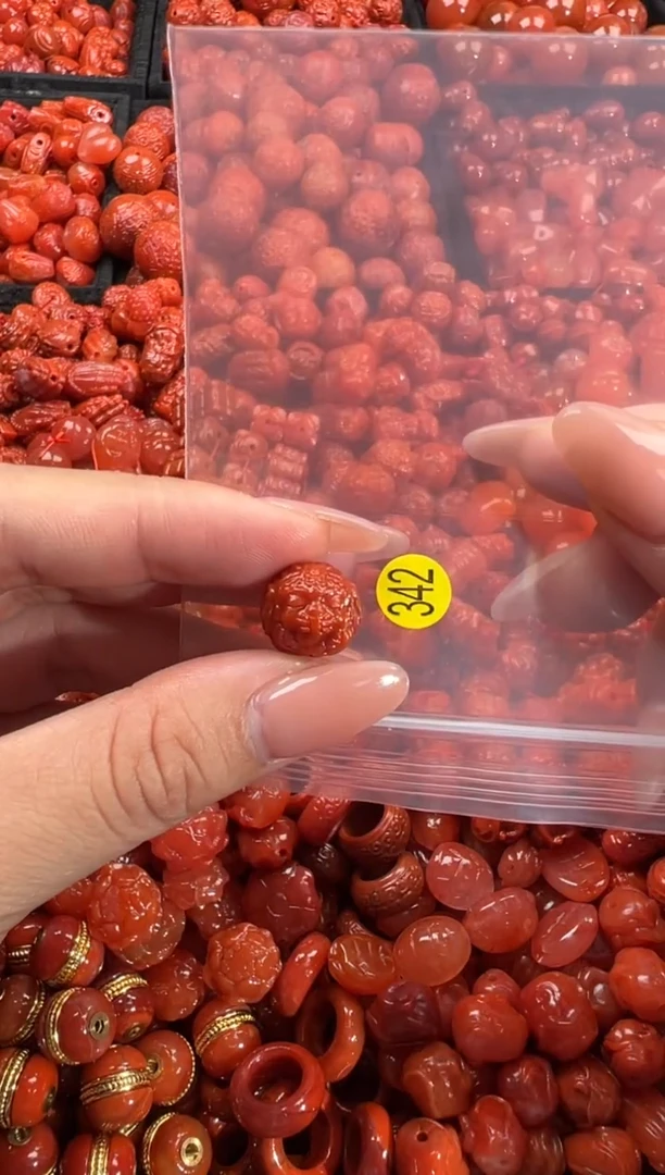 南红玛瑙未镶嵌颈饰1