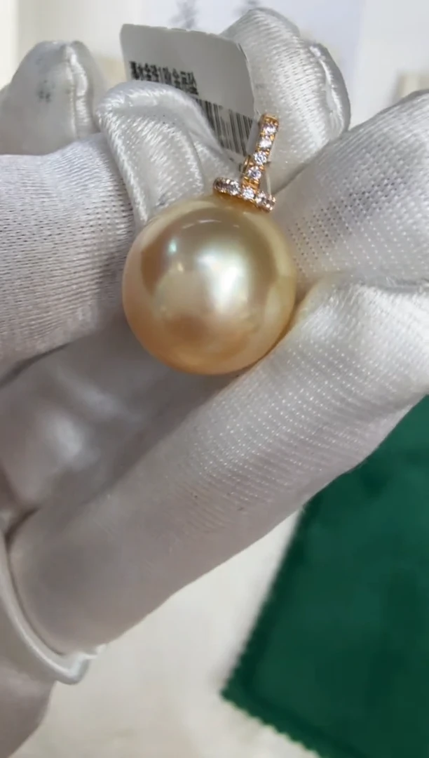 颈饰18K金镶嵌海水珍珠吊坠