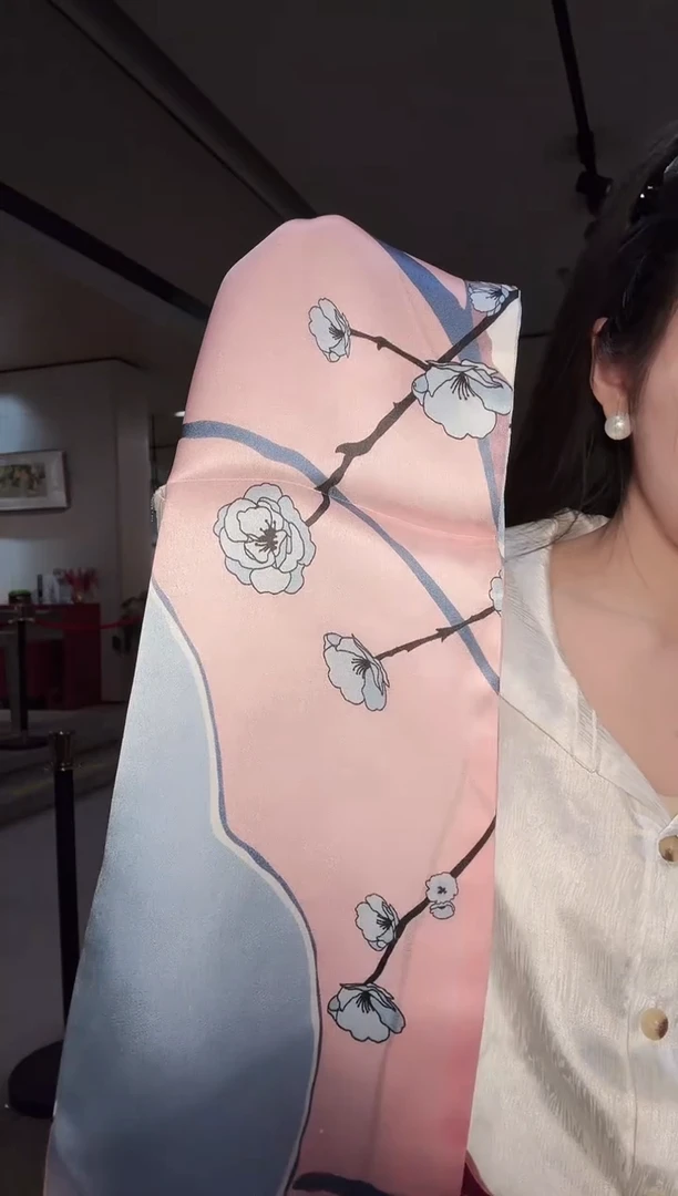 繁****泪寄春君 窄长巾