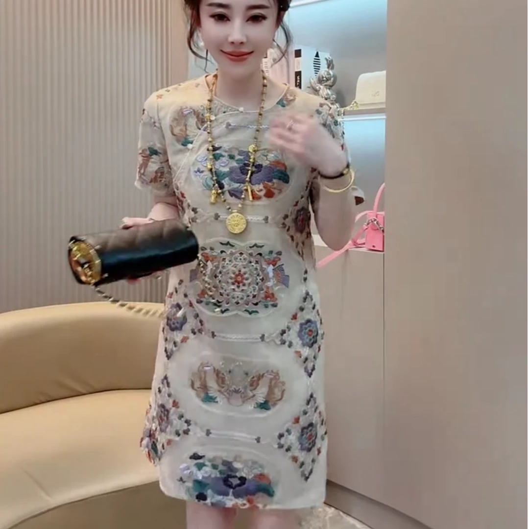 夏季新中式气质轻奢时尚国风刺绣斜襟盘扣连衣裙碎花显瘦网红洋气