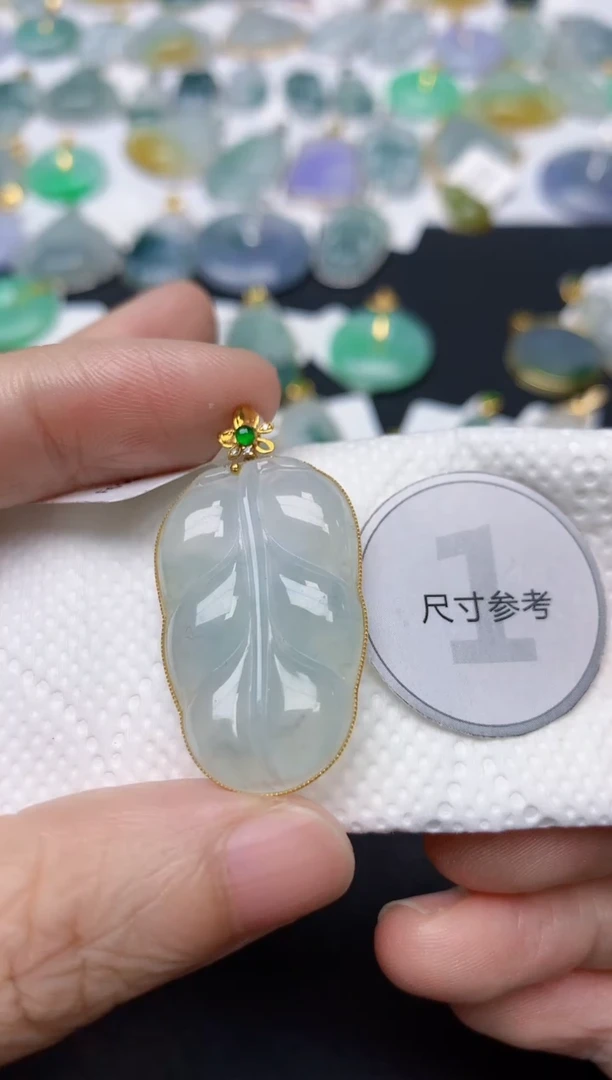 翡翠18K金镶嵌颈饰天然缅甸A货翡翠