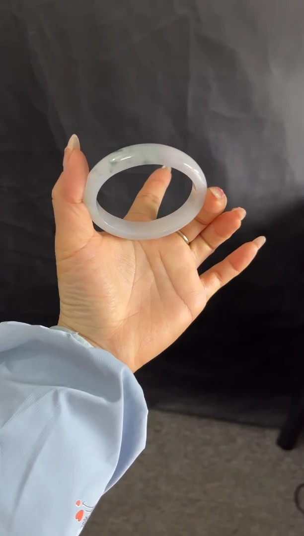 【闪购商品】翡翠手镯未镶嵌贵妃