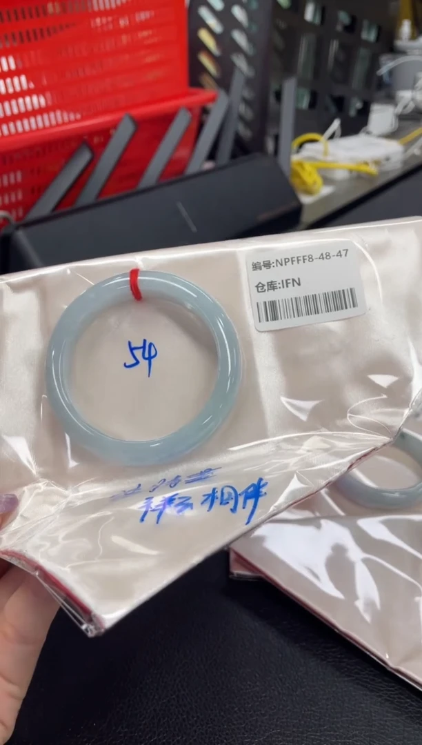 翡翠手镯未镶嵌翡翠手镯