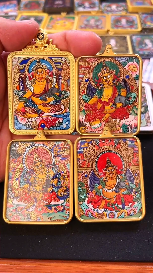 吊坠纯手绘黄老爷唐卡