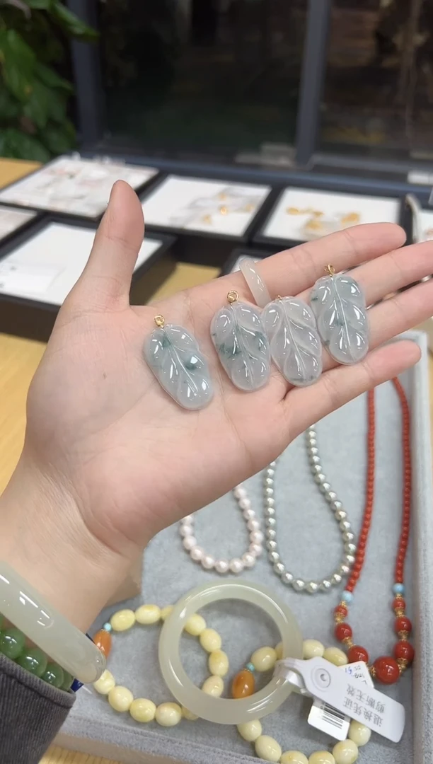 【闪购商品】翡翠颈饰18K金镶嵌AE0584翡翠吊坠