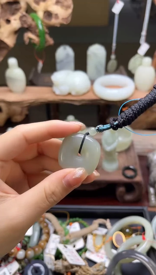 【闪购商品】和田玉吊坠未镶嵌且末青白 方扣9001555