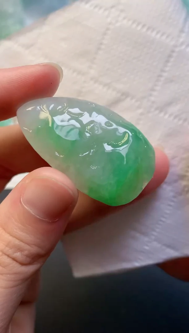 颈饰未镶嵌翡翠