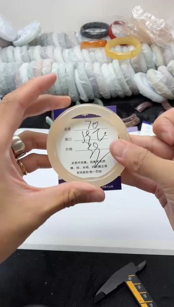 未镶嵌手镯石英质玉70