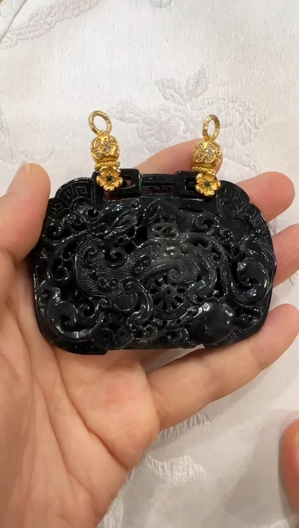 翡翠未镶嵌颈饰国风