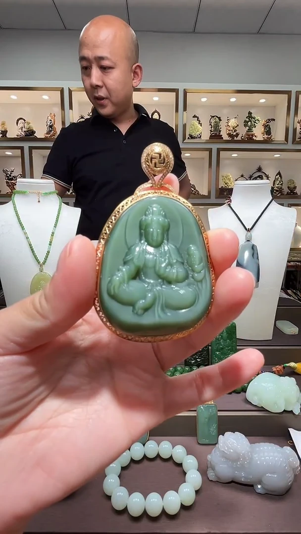 和田玉18K金镶嵌颈饰苏