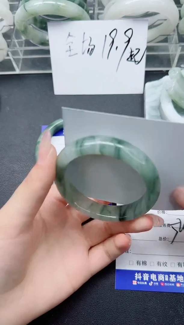 未镶嵌手镯石英质玉228/52