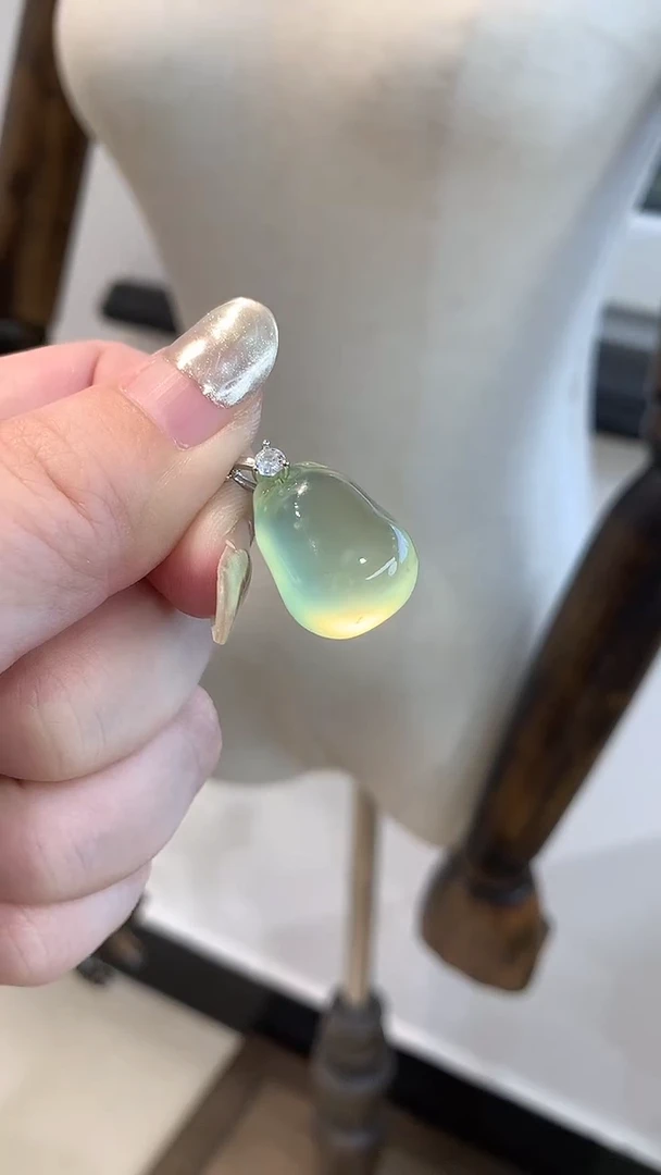 未镶嵌蛇纹石玉颈饰福瓜不带链子