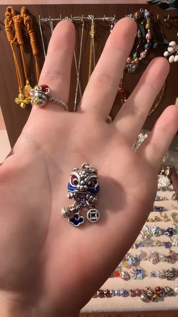 无足银曼***琴珐琅彩醒狮滴流吊件