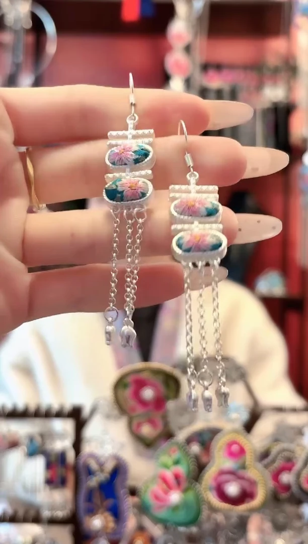 织绣云织谣民族风精美饰品   21