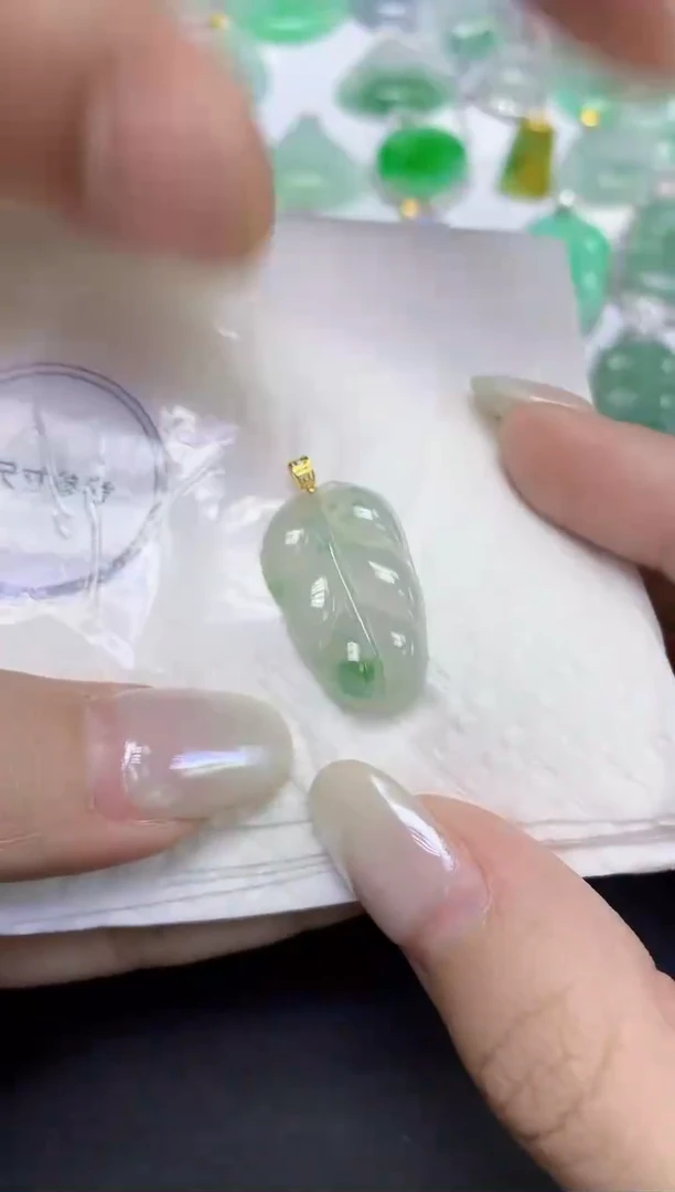 颈饰18K金镶嵌翡翠天然缅甸翡翠A货百元以上9元证书费自理