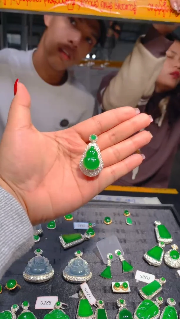 【闪购商品】定制翡翠未镶嵌64定制翡翠-多样性发货（发其一）