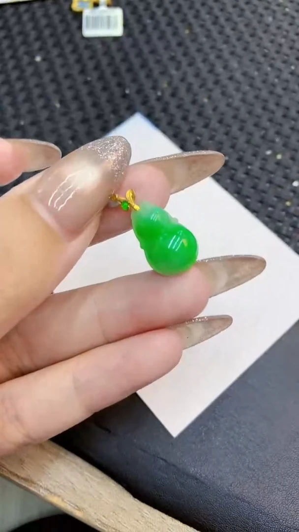 颈饰18K金镶嵌翡翠1
