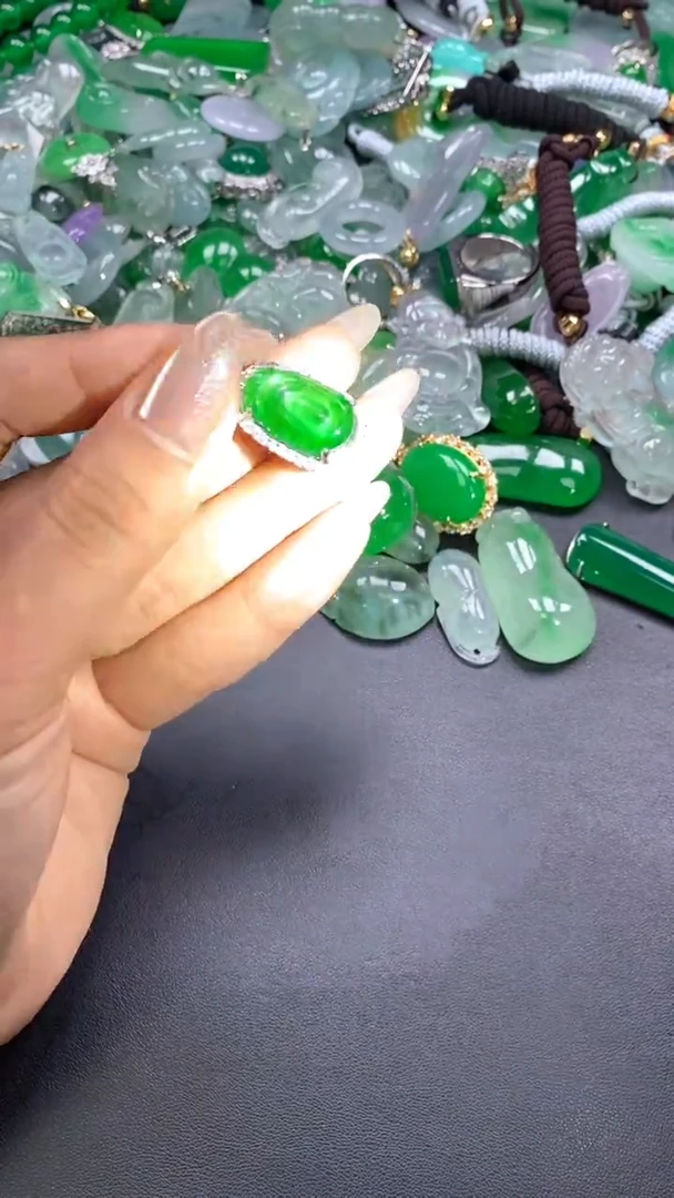 颈饰未镶嵌翡翠(配扣头多样性发其一）104