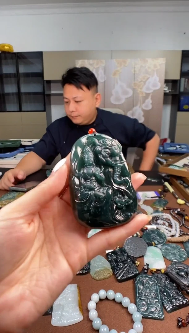 颈饰未镶嵌翡翠 多样性发其一