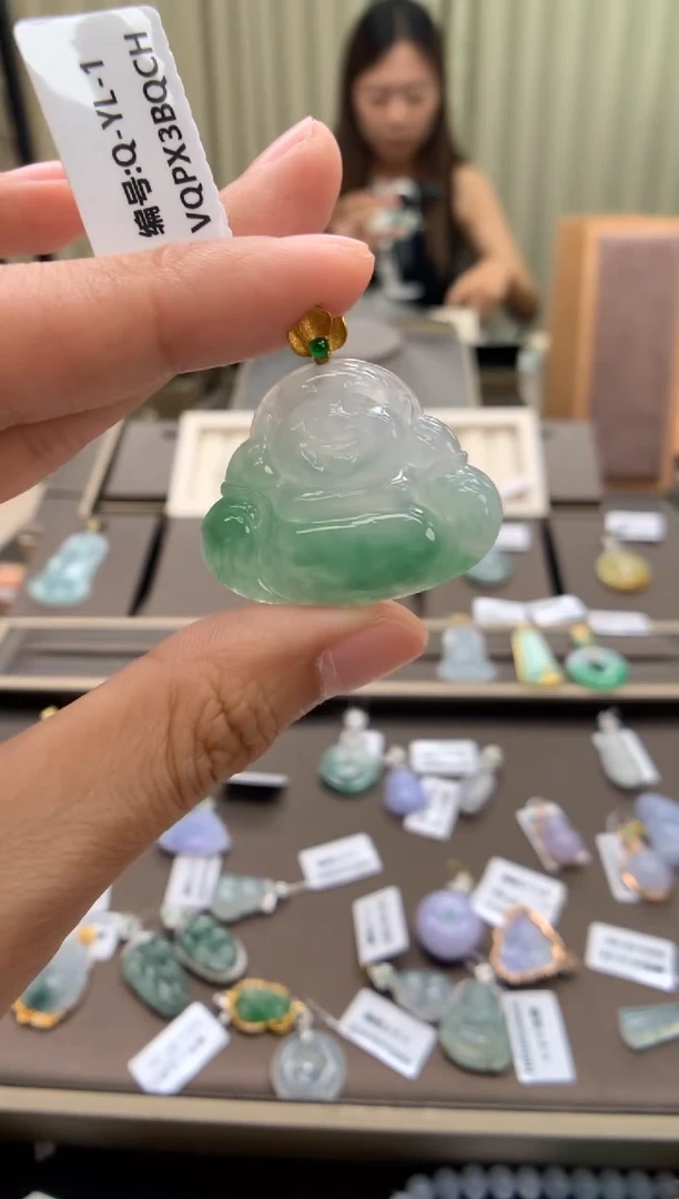 翡翠18K金镶嵌颈饰佛公