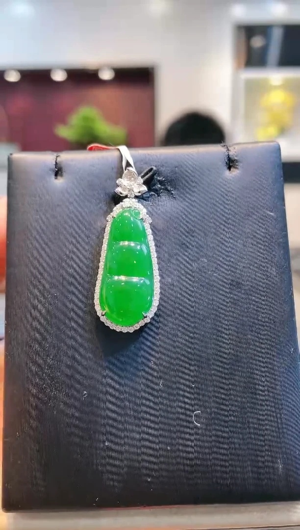 【闪购商品】翡翠颈饰18K金镶嵌A43天然A货翡翠吊坠