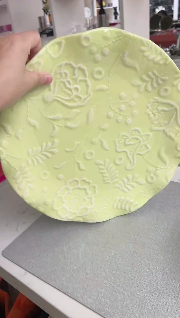 瓷绿色浮雕大盘31cm