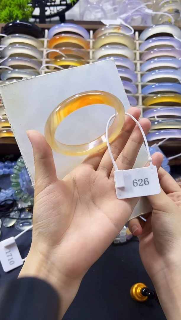 玛瑙/玉髓手镯未镶嵌61圈口橘子汽水