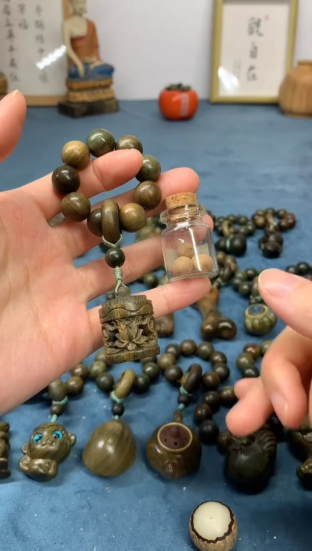 【闪购商品】维腊木（绿檀）把件西番莲香囊 送1瓶香丸