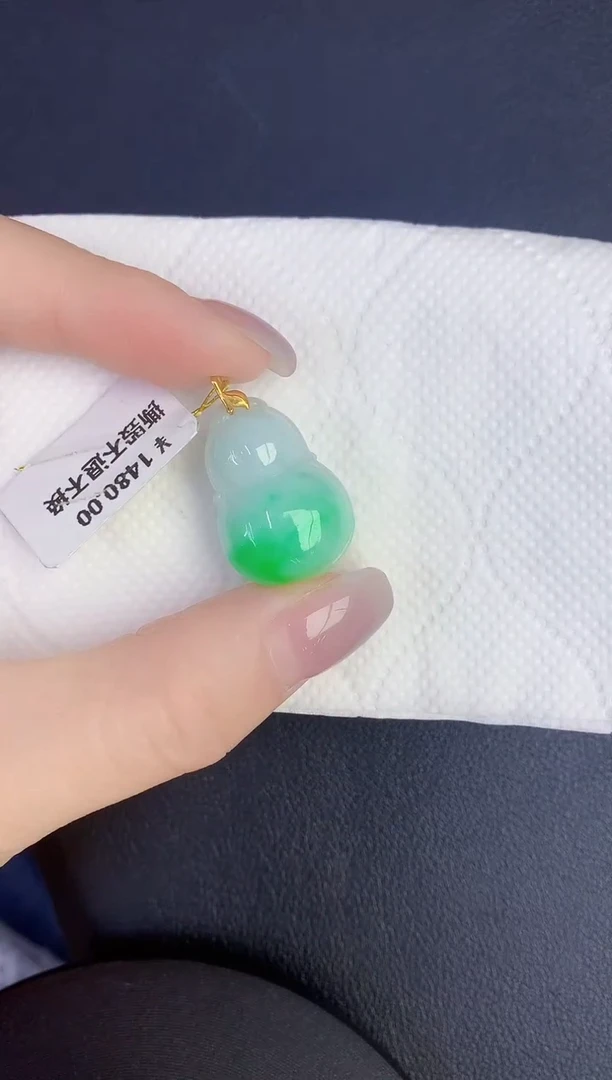 颈饰18K金镶嵌翡翠缅甸天然翡翠A货