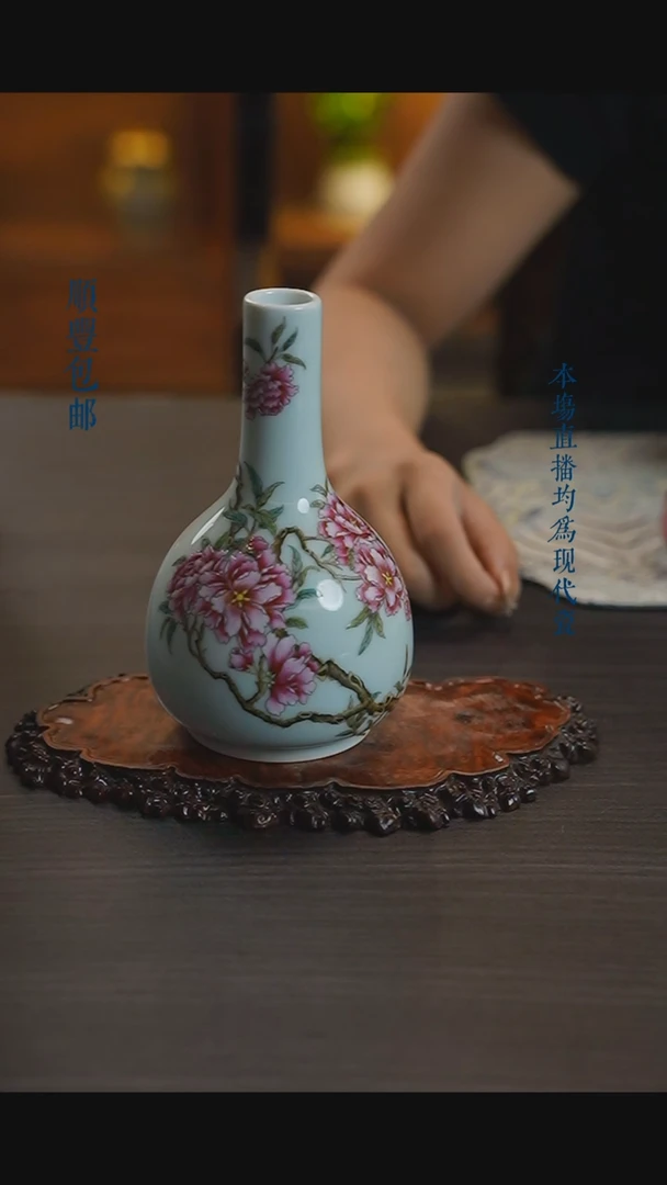 宁封窑仿清乾隆青釉桃花纹摇铃