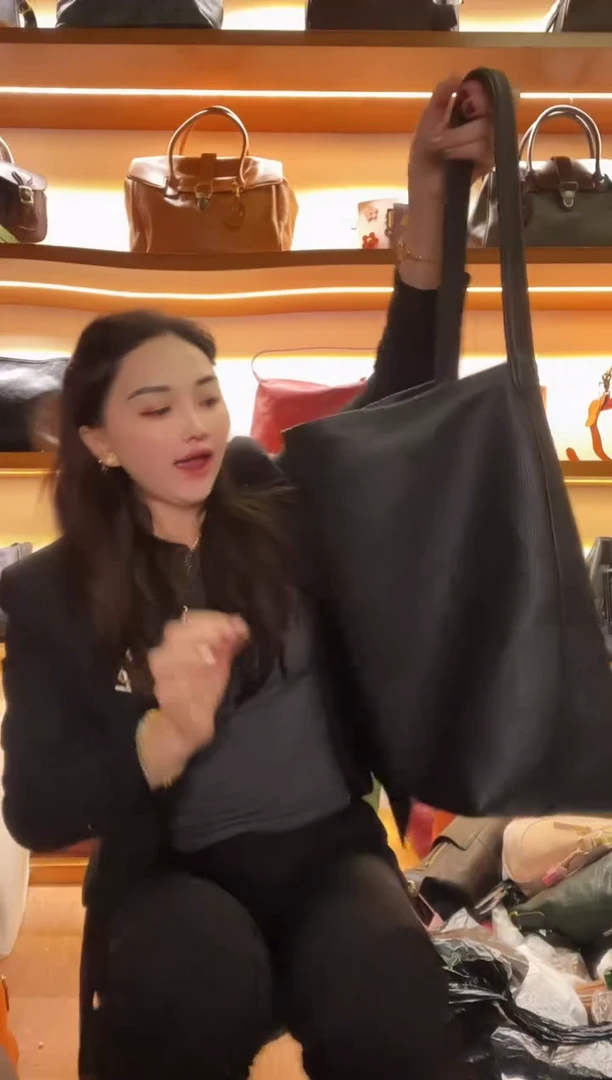 水牛皮（革）  高端订制时尚百搭女士手提斜跨包