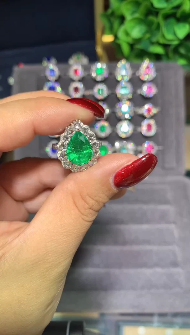 18K金镶嵌戒指祖母绿3.78ct